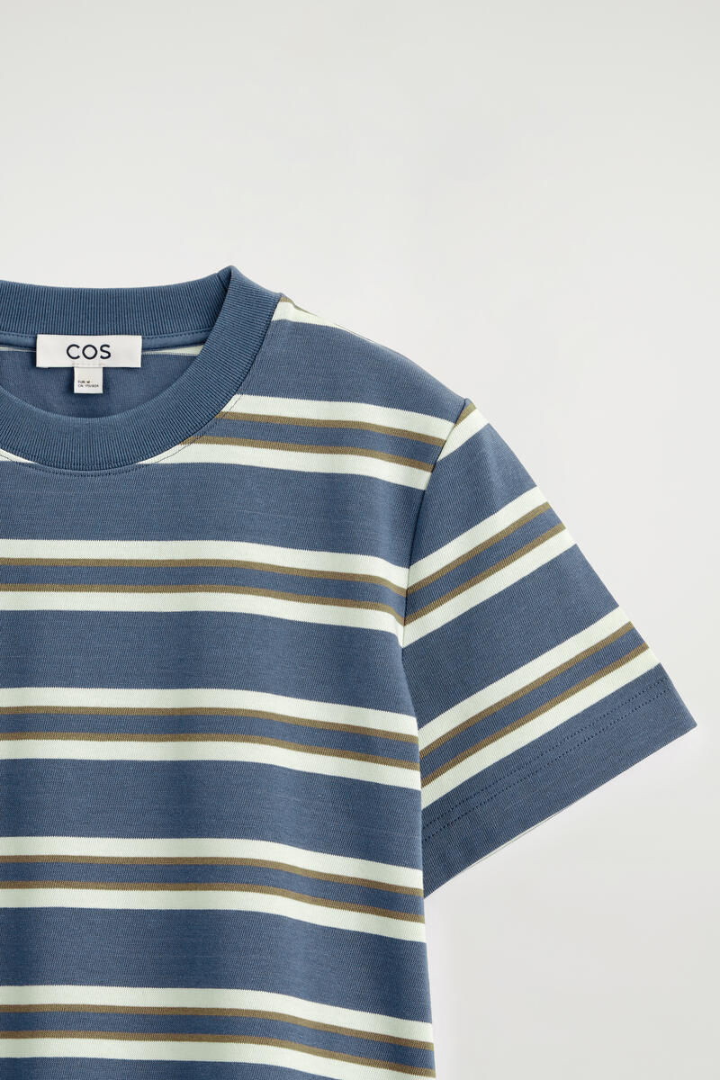 COS クリーンカットTシャツ