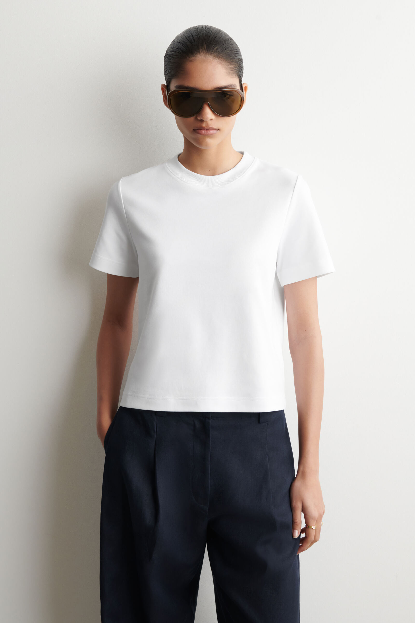 CLEAN CUT T-SHIRT クリーンカットTシャツ ホワイト｜COS コス 公式