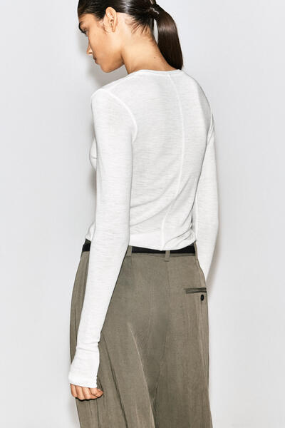 COS スリムメリノウールトップ