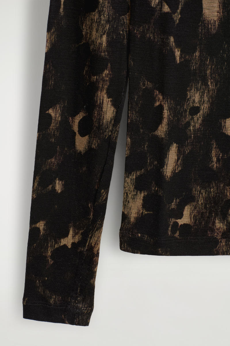 COS スリムメリノウールトップ