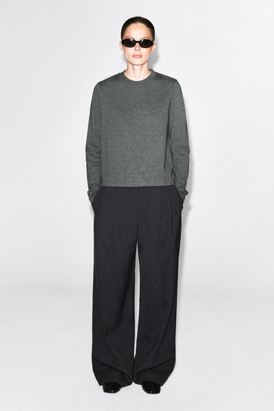 COS クリーンカット長袖Tシャツ
