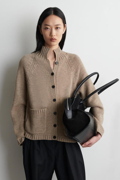 COS メリノウール ファンネルネック カーディガン