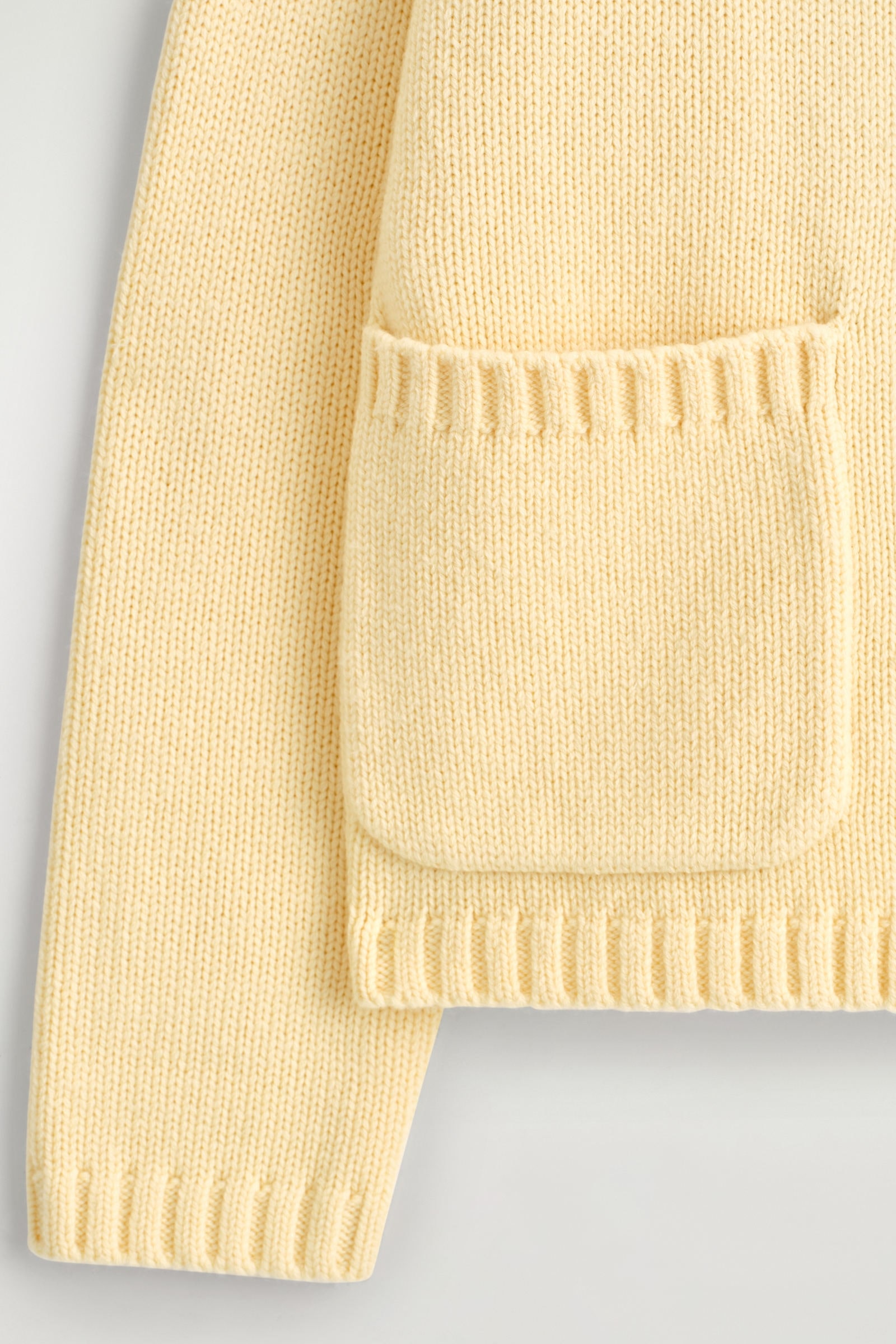 今期COS メリノウールファンネルネックカーディガン　バターイエロー MERINO WOOL FUNNEL-NECK CARDIGAN メリノウール ファンネルネック