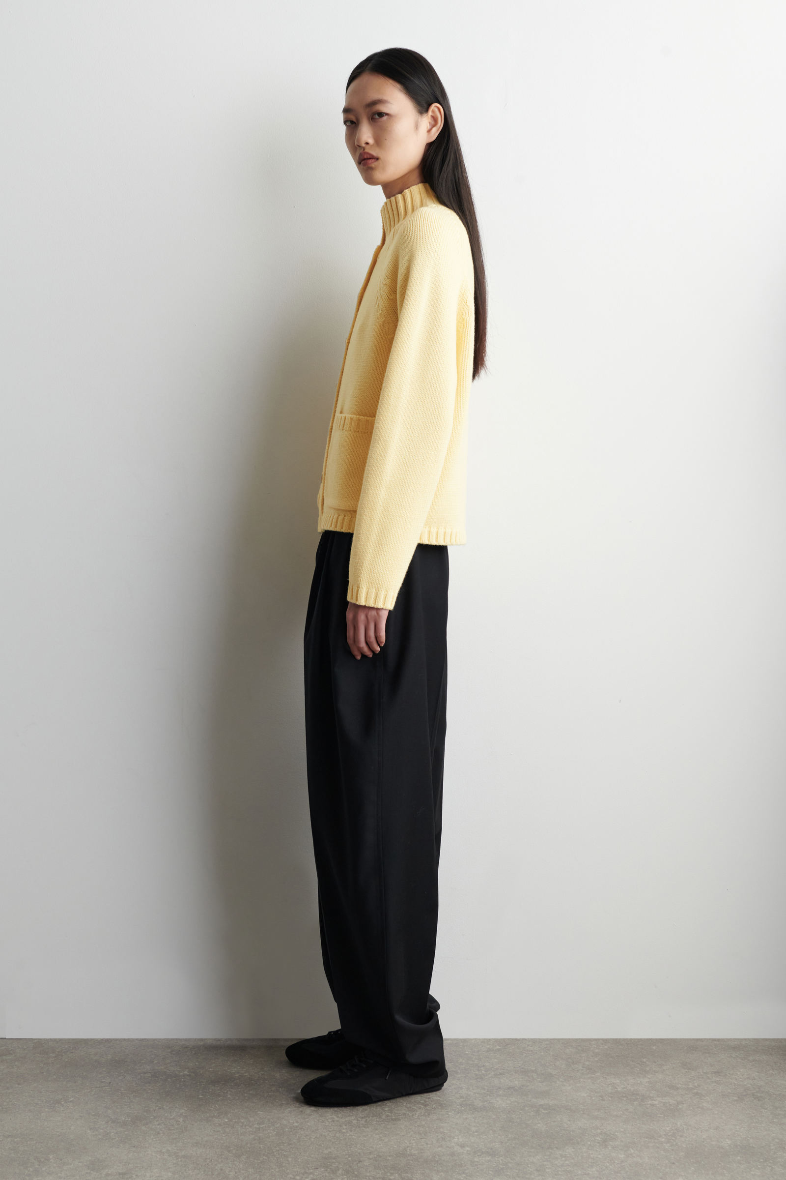 MERINO WOOL FUNNEL-NECK CARDIGAN メリノウール ファンネルネック