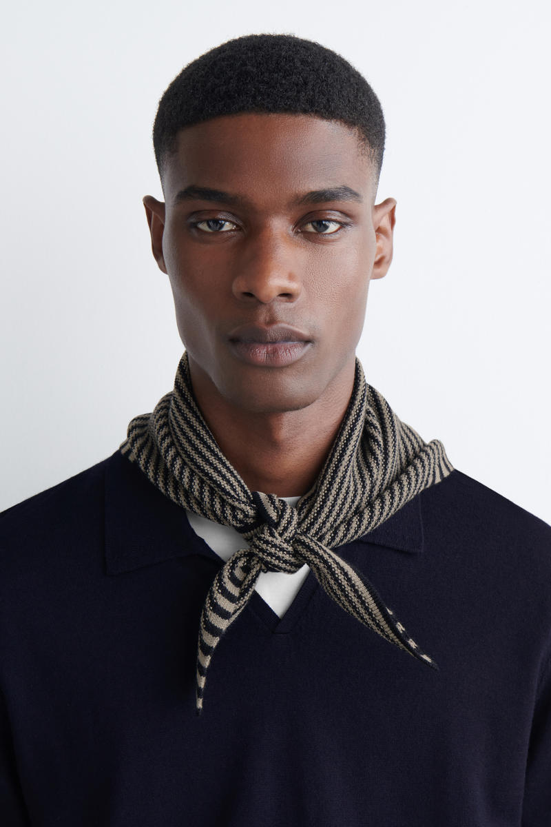 COS メリノウール スカーフ