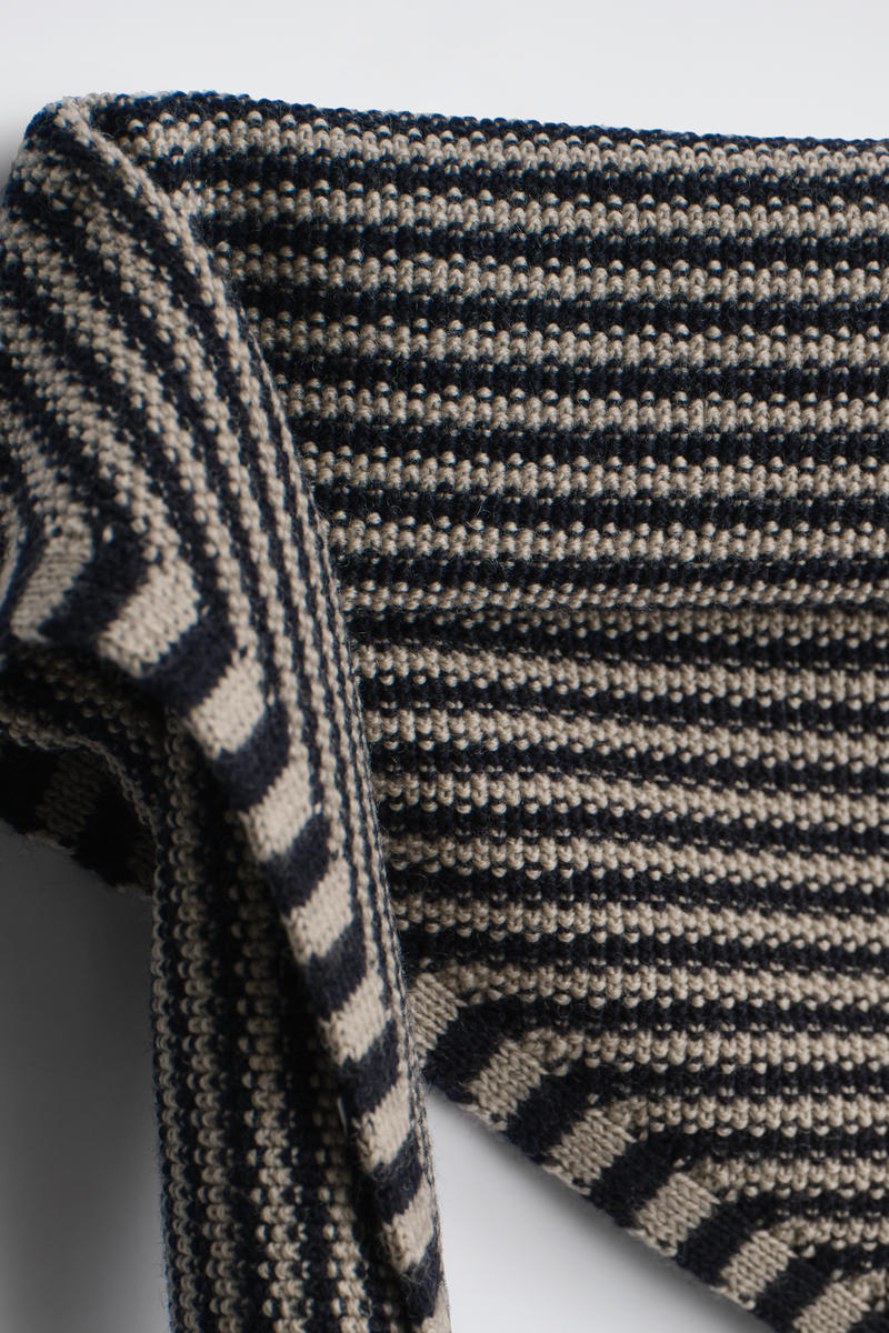 COS メリノウール スカーフ