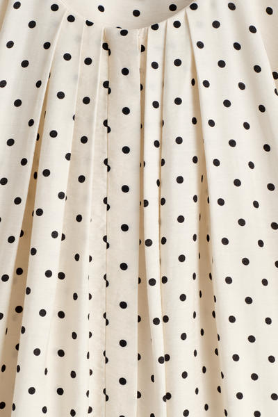 COS プリーツベルト付きミディワンピース