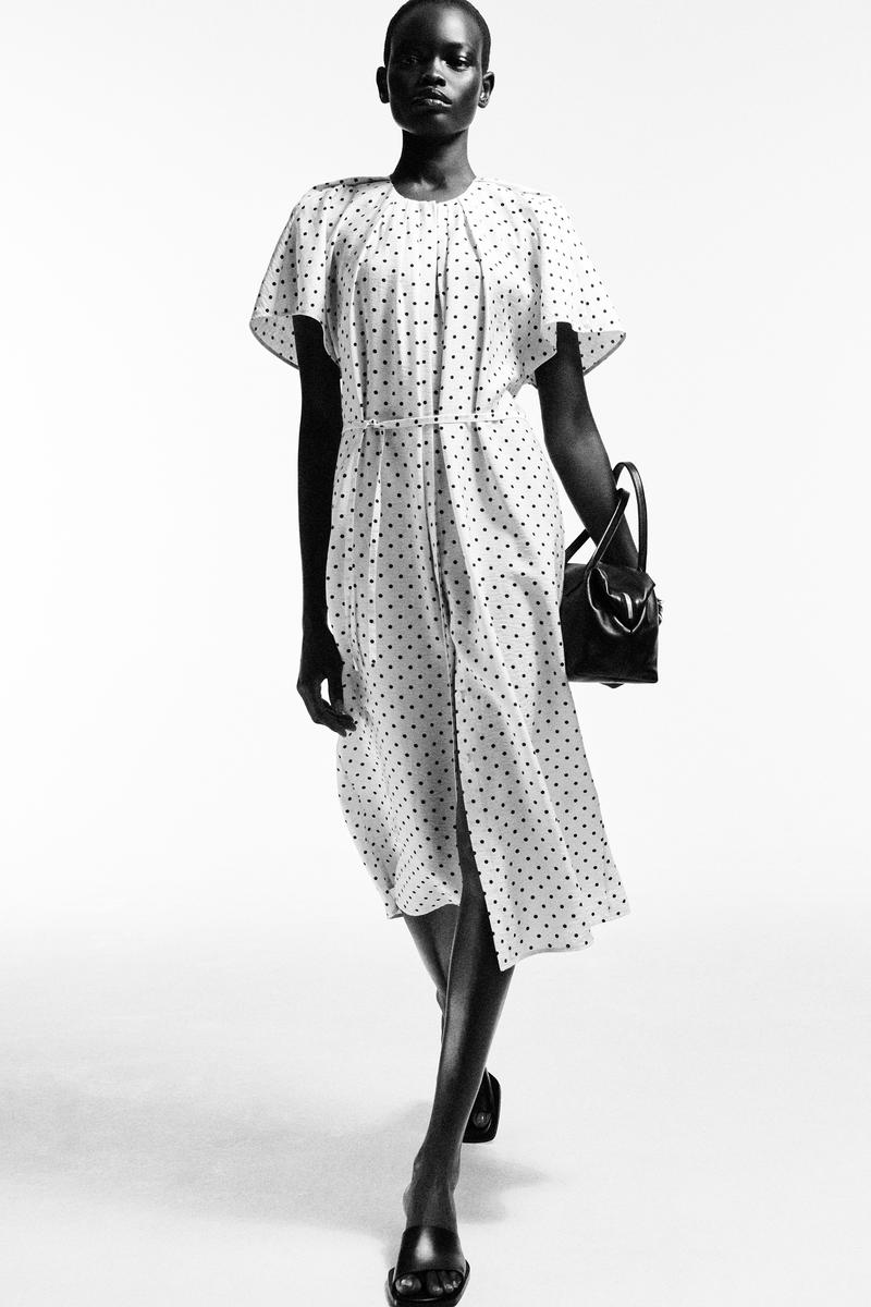 COS プリーツベルト付きミディワンピース