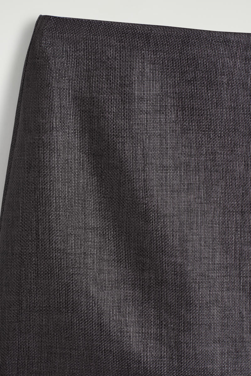 COS テクスチャードミニスカート