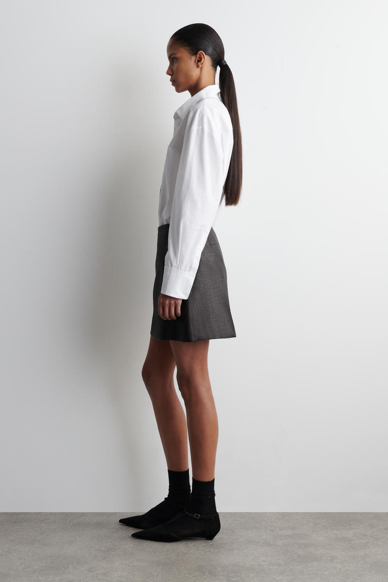 COS テクスチャードミニスカート