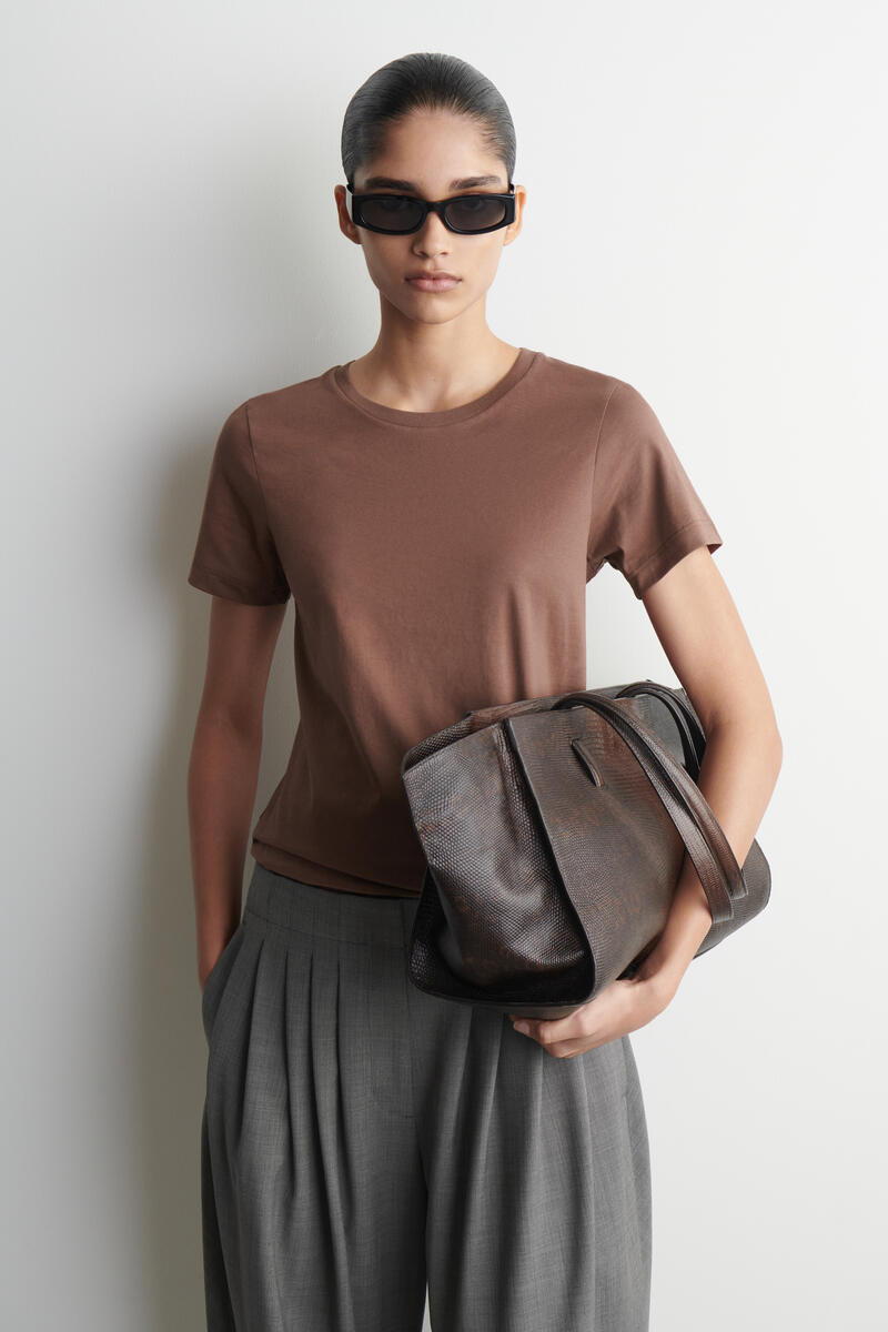 COS コットンクルーネックTシャツ