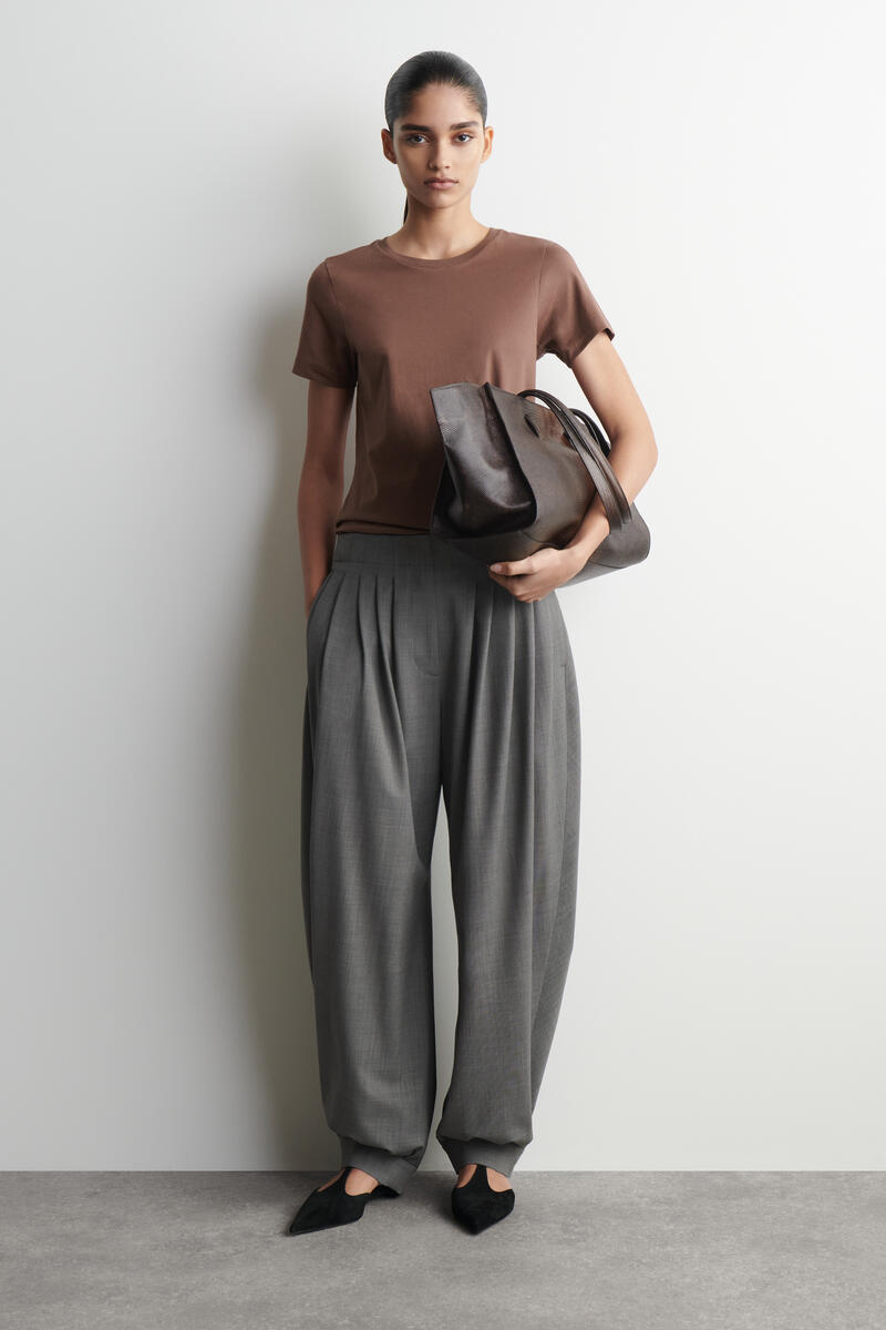 COS コットンクルーネックTシャツ