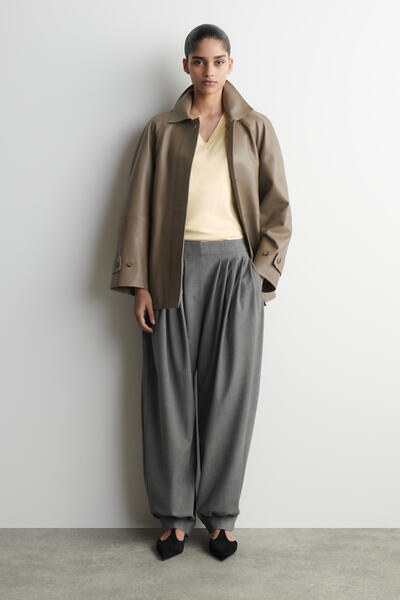 COS コットンVネックTシャツ