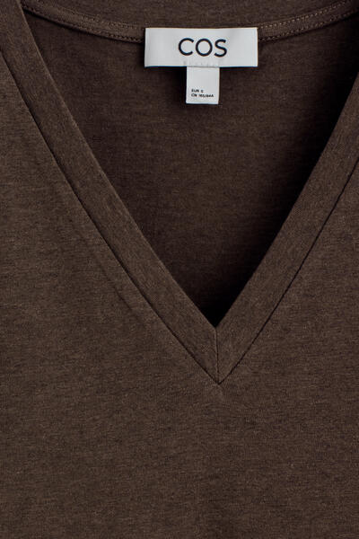 COS コットンVネックTシャツ
