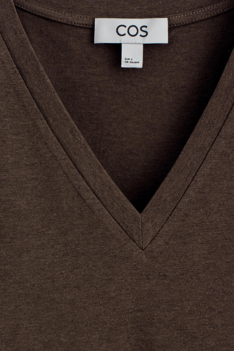 COS コットンVネックTシャツ