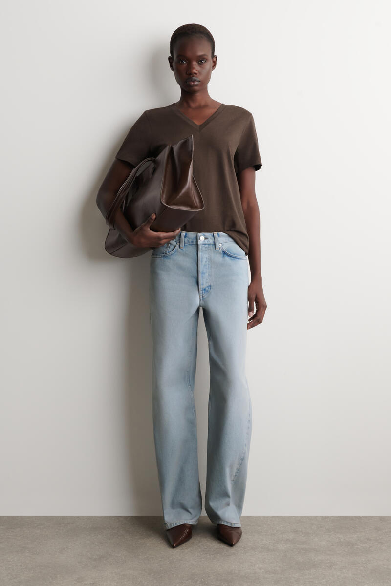 COS コットンVネックTシャツ