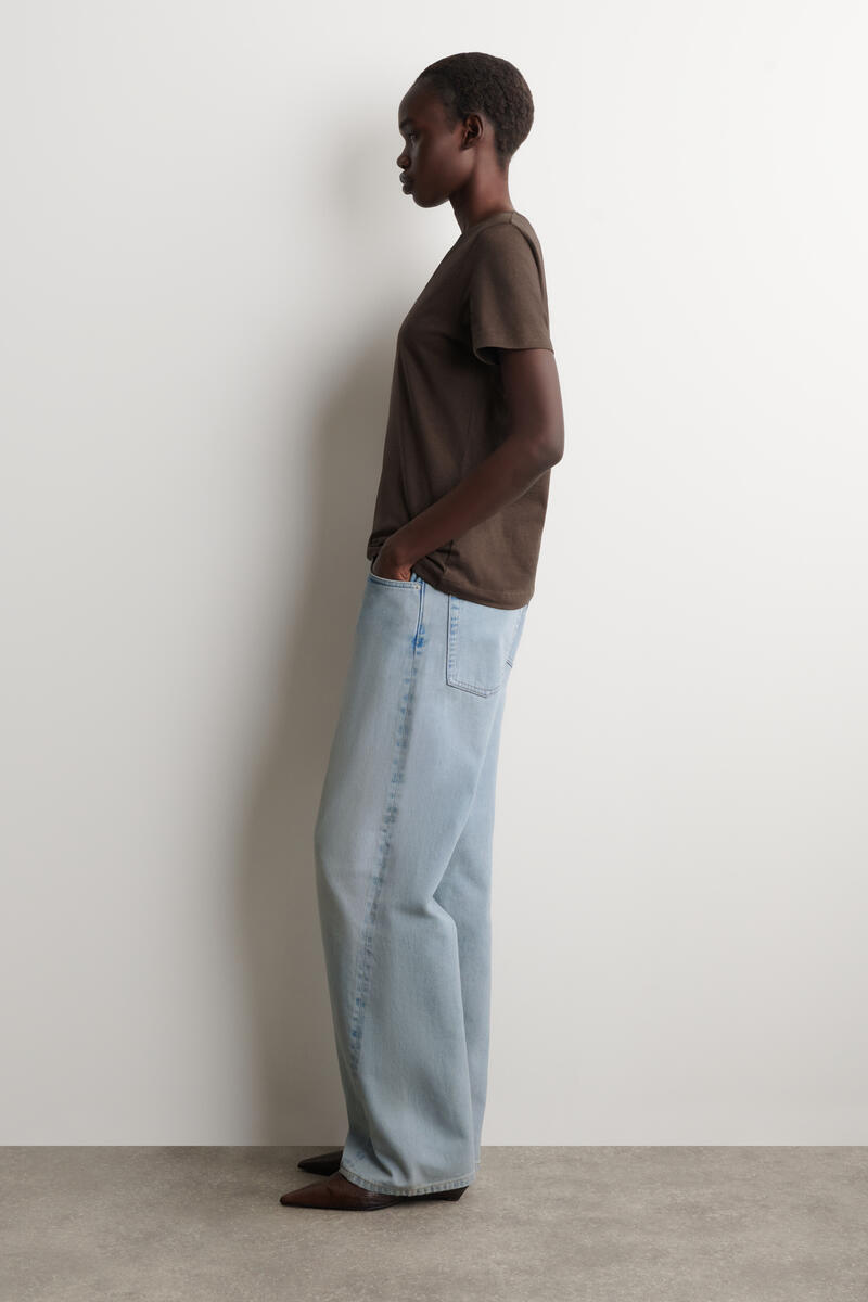 COS コットンVネックTシャツ