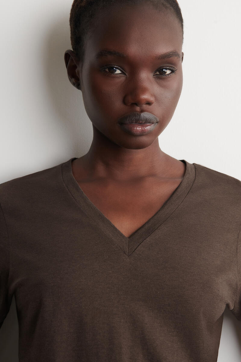 COS コットンVネックTシャツ