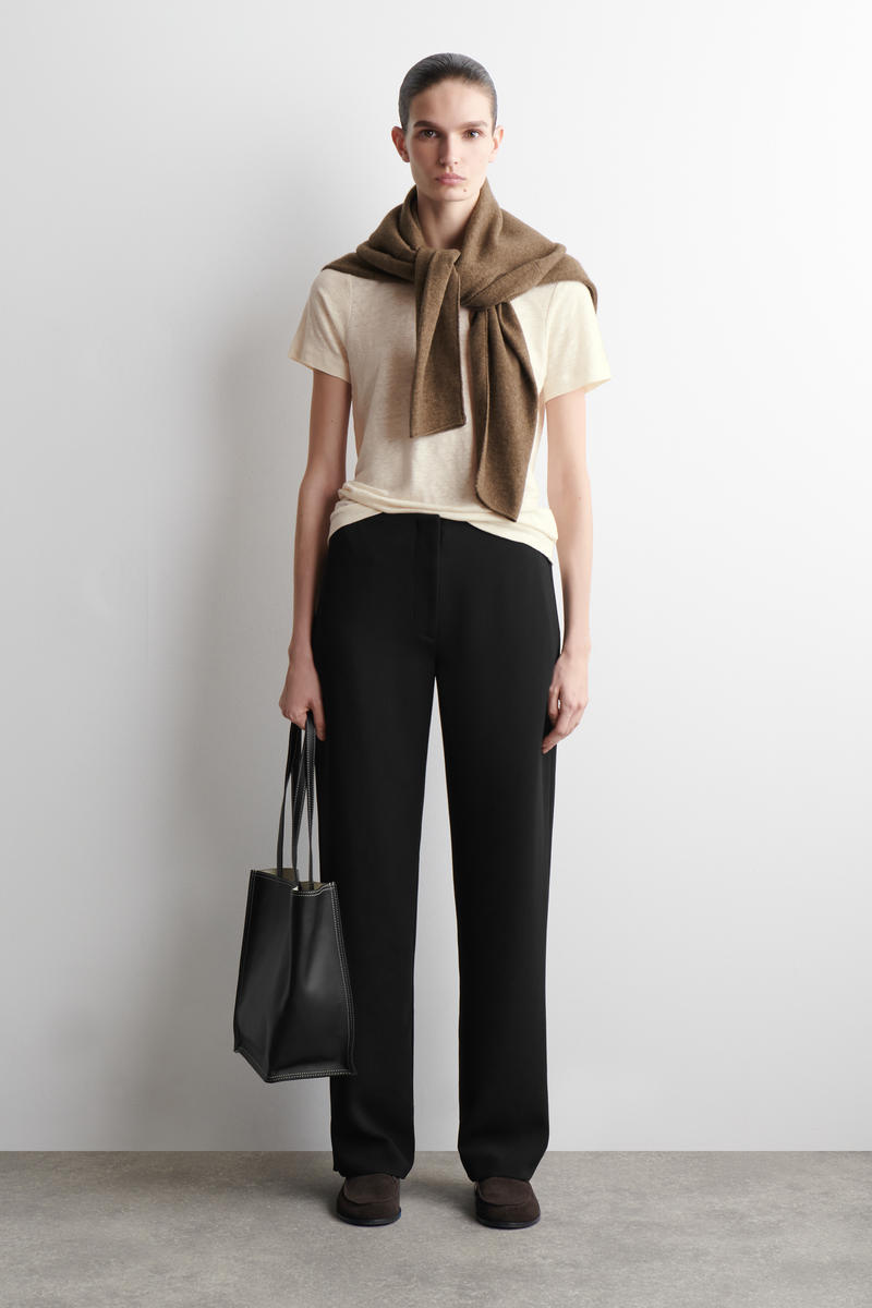 COS クルーネック リネン Tシャツ