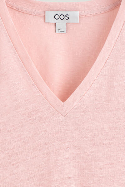 COS VネックリネンTシャツ