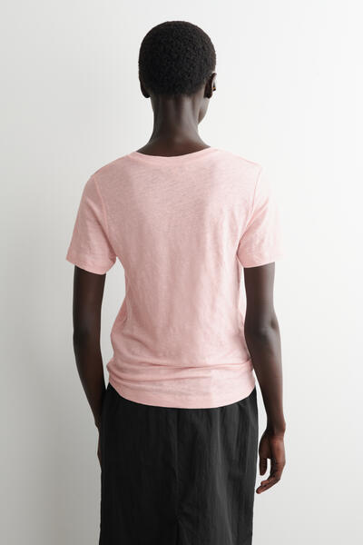 COS VネックリネンTシャツ