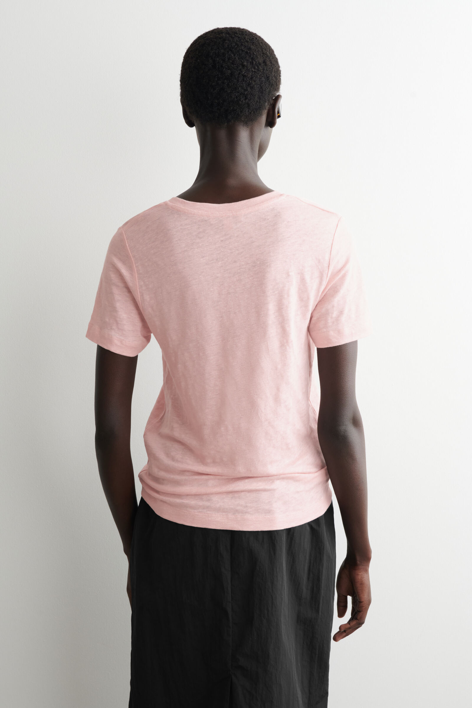 V-NECK LINEN T-SHIRT VネックリネンTシャツ ピンクメランジ｜COS コス