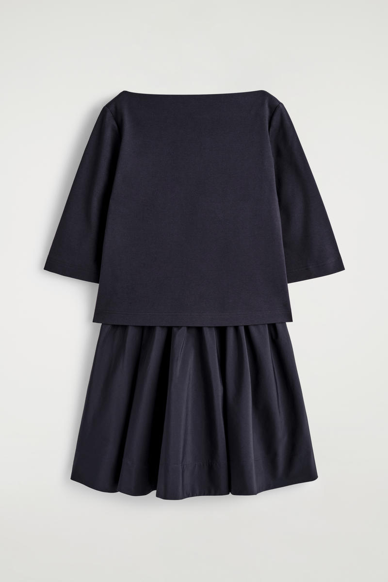 COS コントラストパネル ボートネック ミニドレス