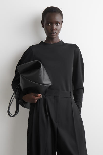 COS ラウンドスリーブのトップス