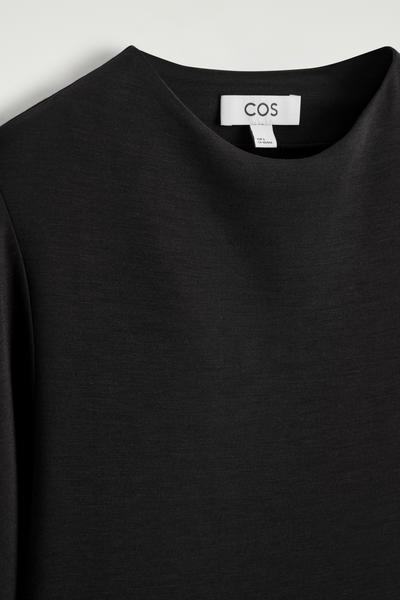 COS ラウンドスリーブのトップス