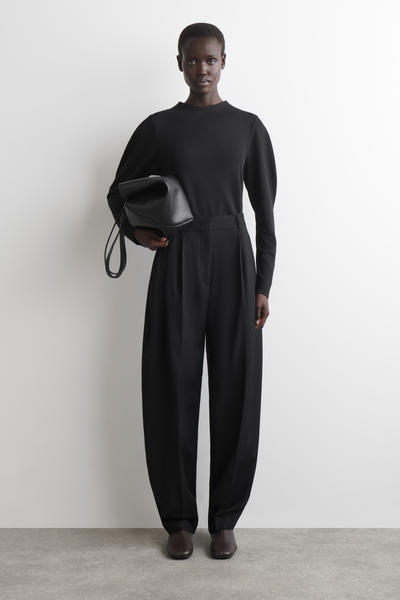 COS ラウンドスリーブのトップス