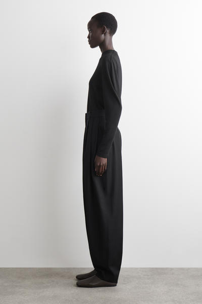 COS ラウンドスリーブのトップス