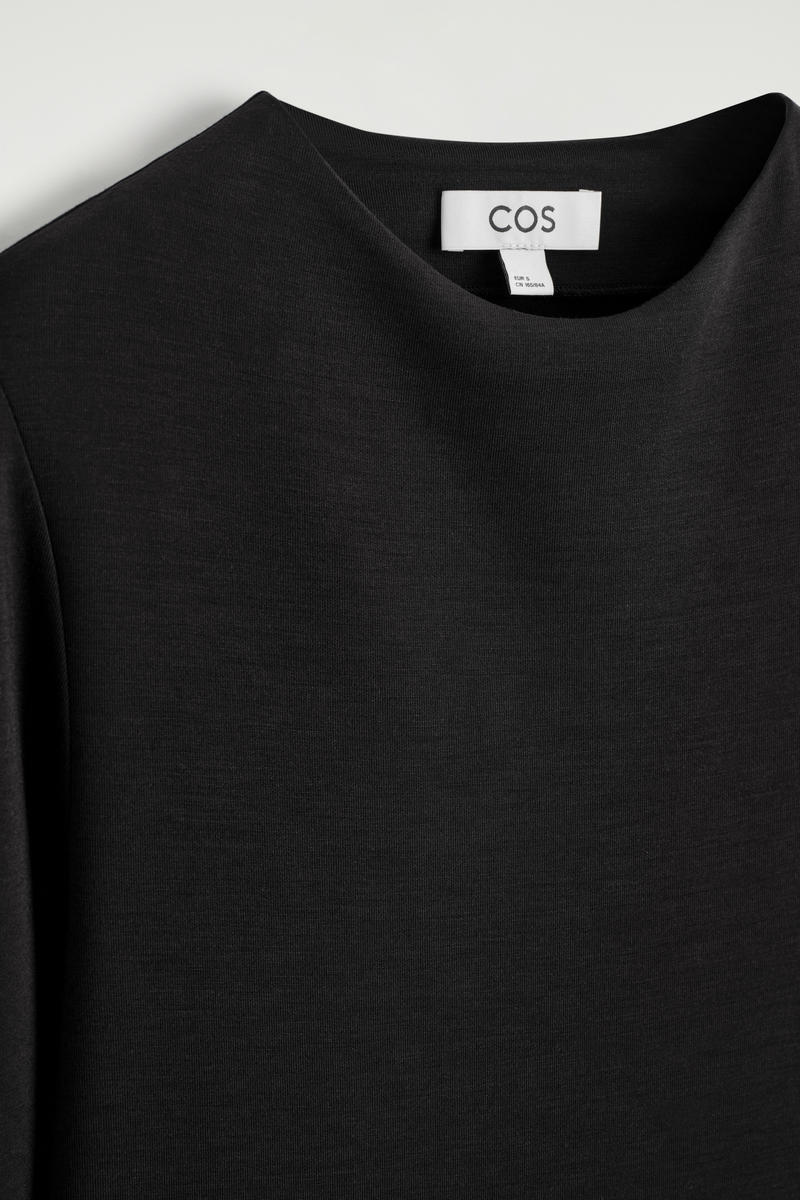 COS ラウンドスリーブのトップス
