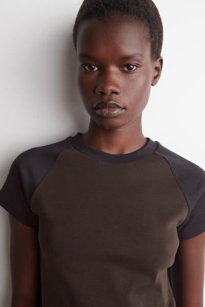 COS スリムフィット コットンTシャツ