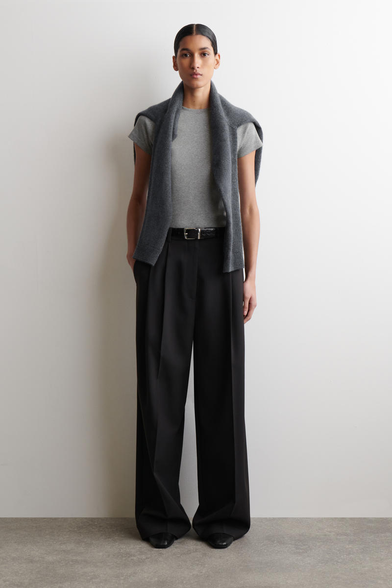 COS スリムフィット コットンTシャツ