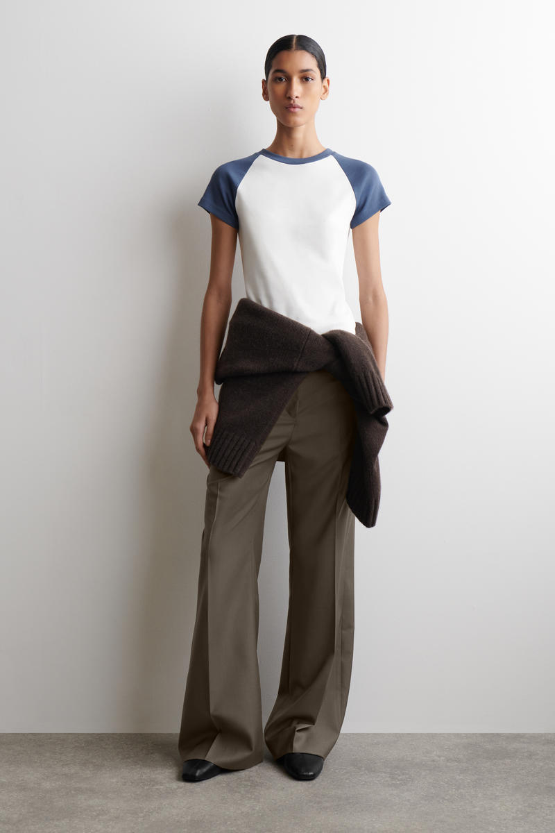 COS スリムフィット コットンTシャツ