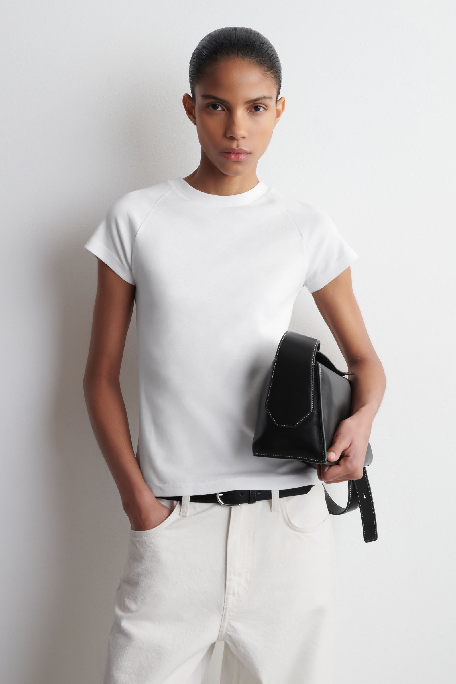 SLIM COTTON T-SHIRT スリムフィット コットンTシャツ ホワイト｜COS