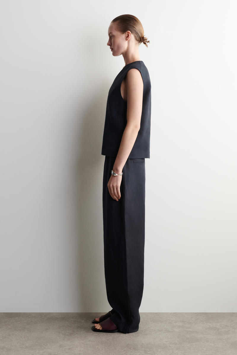 COS リネンベスト