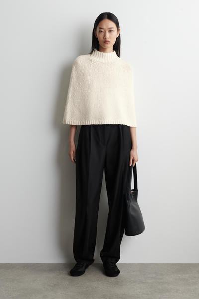 COS チャンキーニットケープ