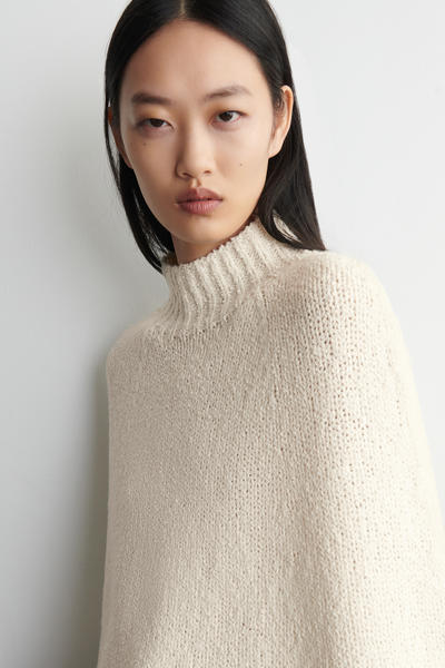 COS チャンキーニットケープ