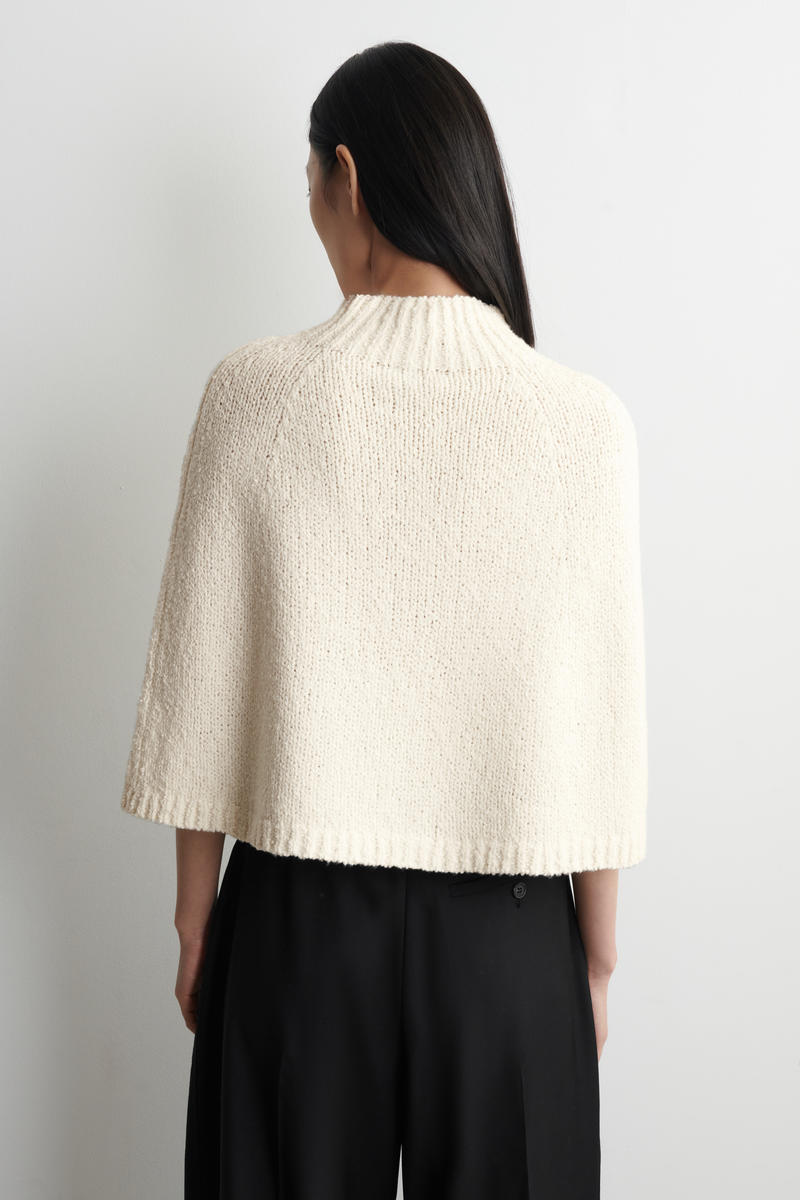 COS チャンキーニットケープ