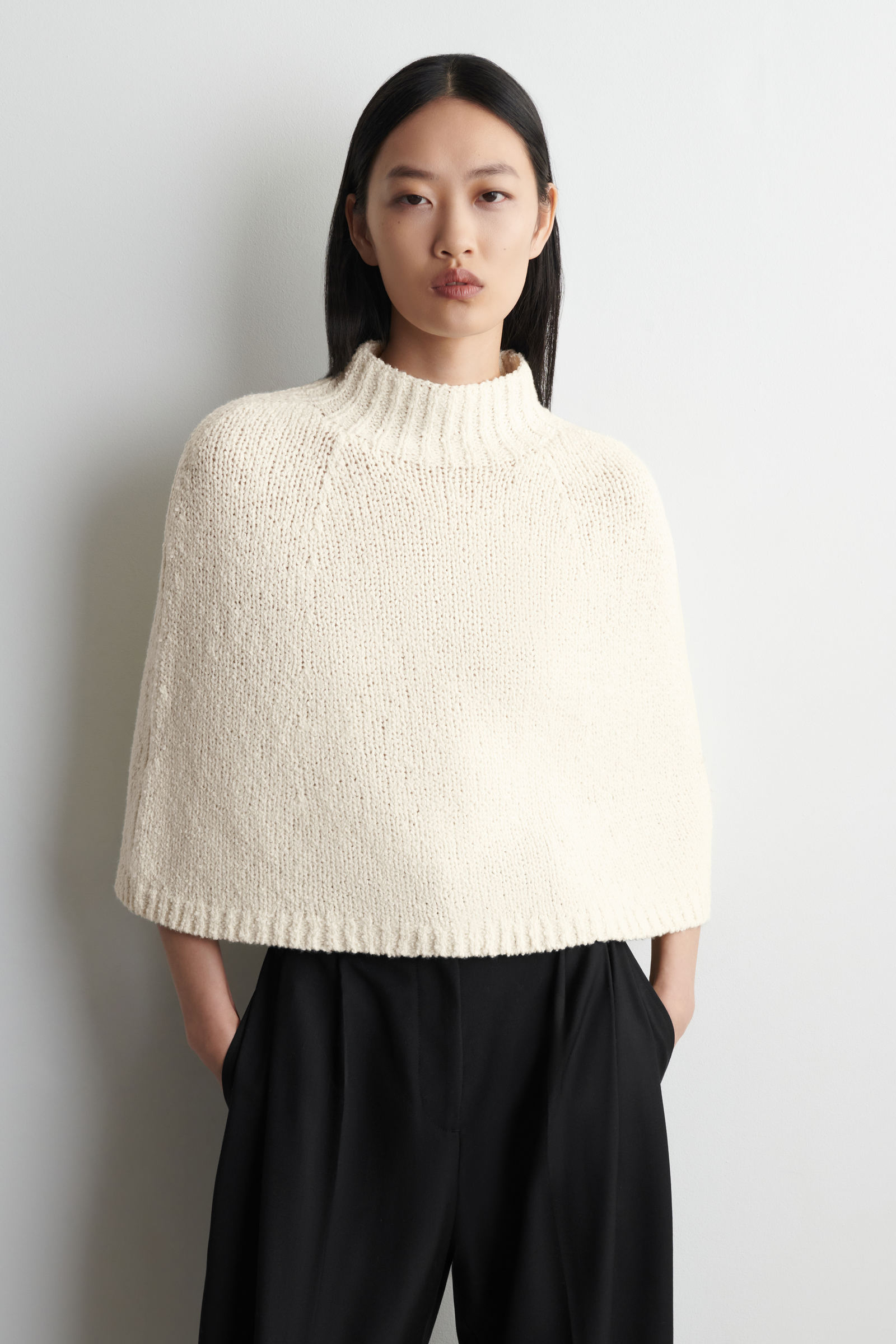 CHUNKY WOOL CAPE チャンキーニットケープ オフホワイト｜COS コス