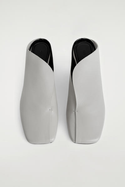 COS ドレープレザー キトンヒールミュール