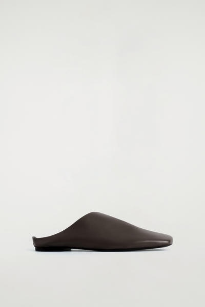 COS ドレープレザーミュール