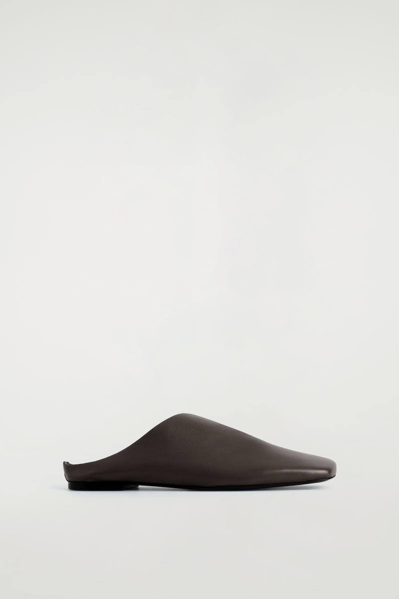 COS ドレープレザーミュール