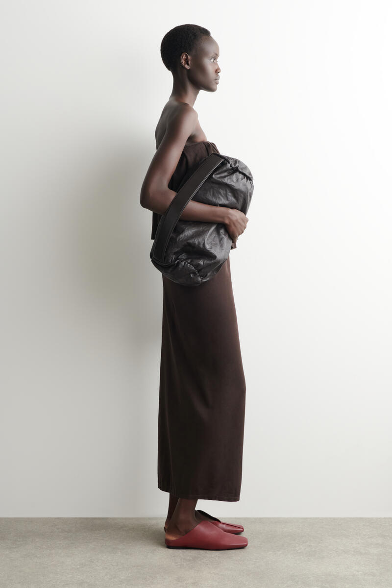 COS ドレープレザーミュール