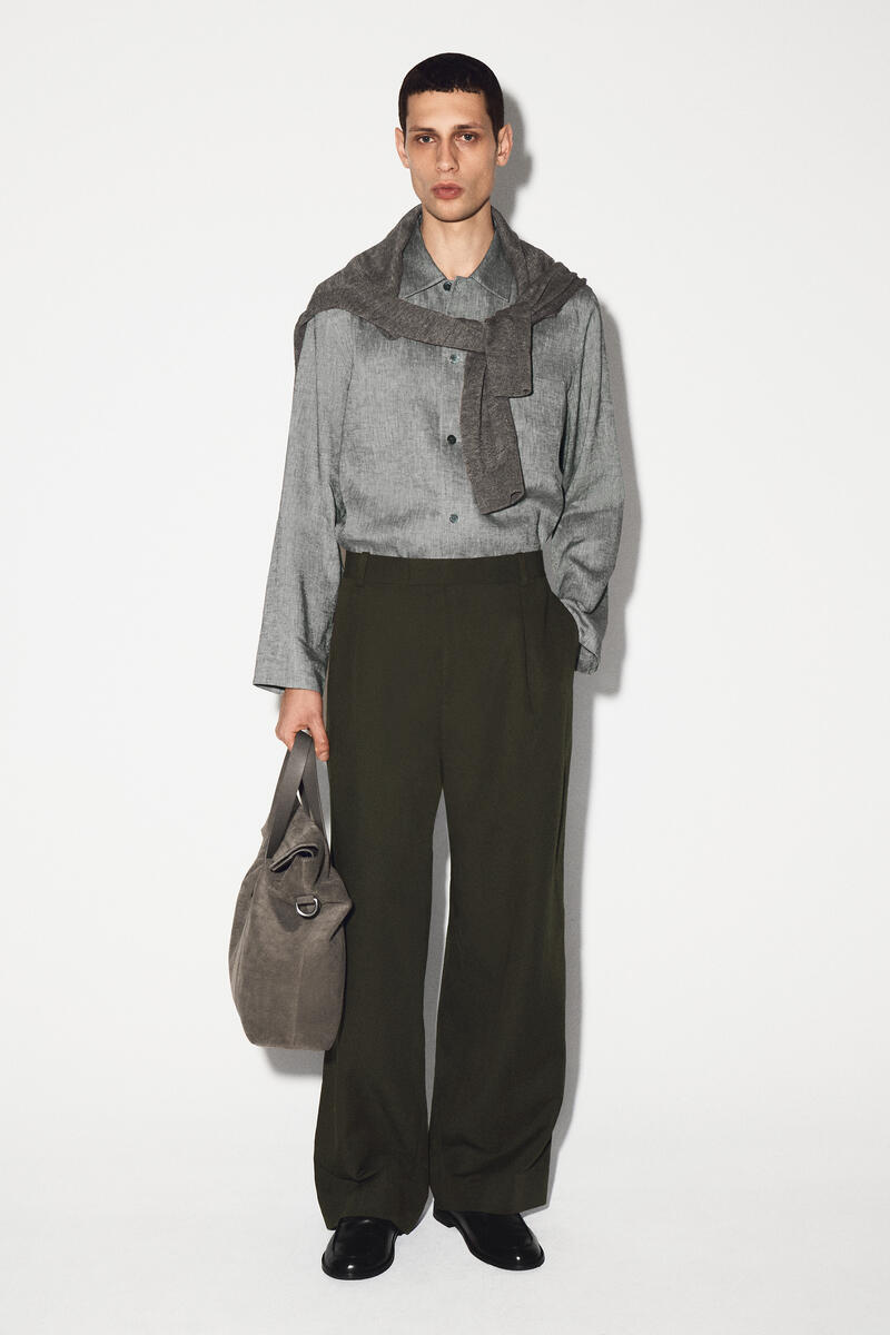 COS リラックスリネンシャツ