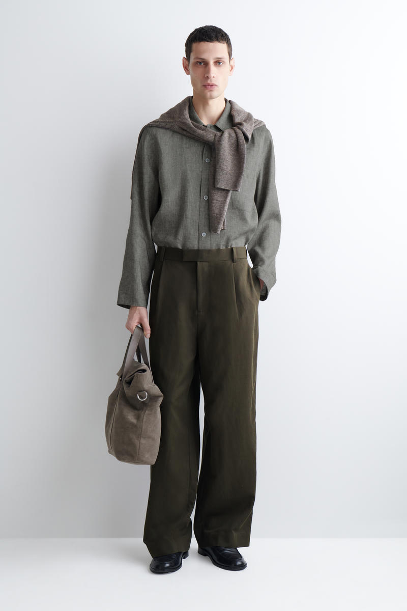 COS リラックスリネンシャツ