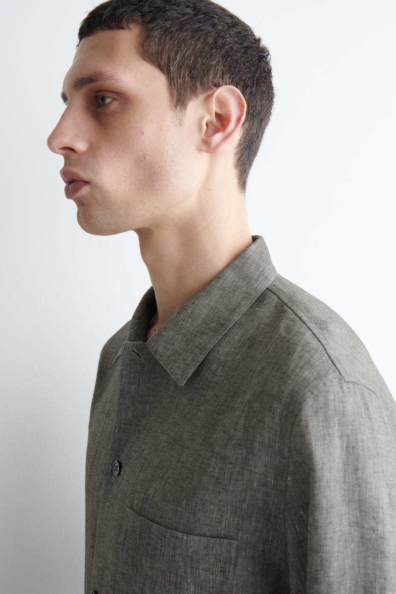 COS リラックスリネンシャツ