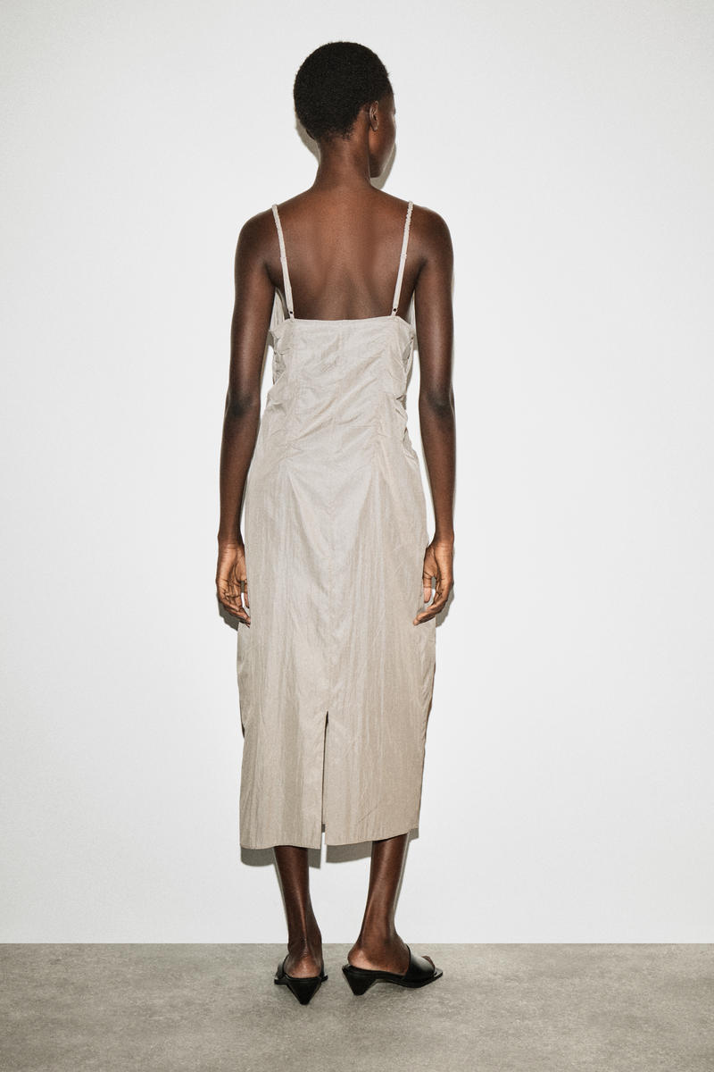 COS ギャザードシルクナイロンスリップドレス