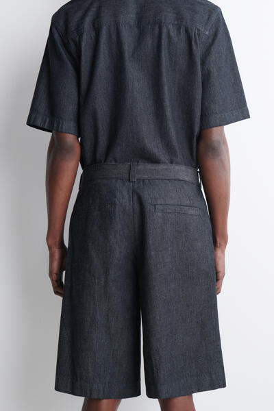 COS ベルト付き ワイドレッグ デニムショーツ